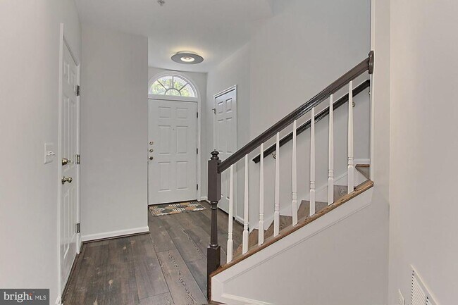 Building Photo - 5120 Grimm Dr
