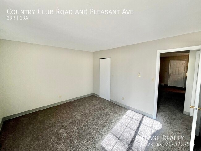 Building Photo - 605 Country Club Rd