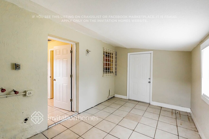 Building Photo - 1380 SW 26th Terrace