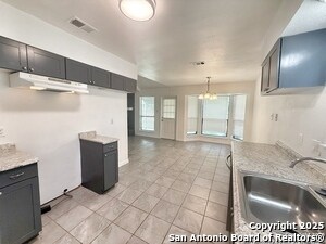 Building Photo - 912 Spring Hill Dr