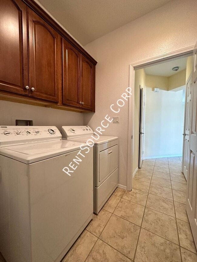 Building Photo - 23703 Stagecoach Way