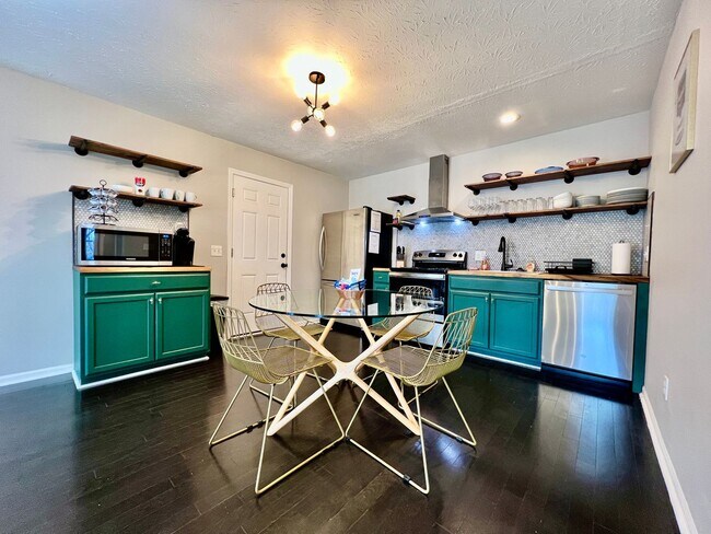 Building Photo - Fully Furnished Home with great location