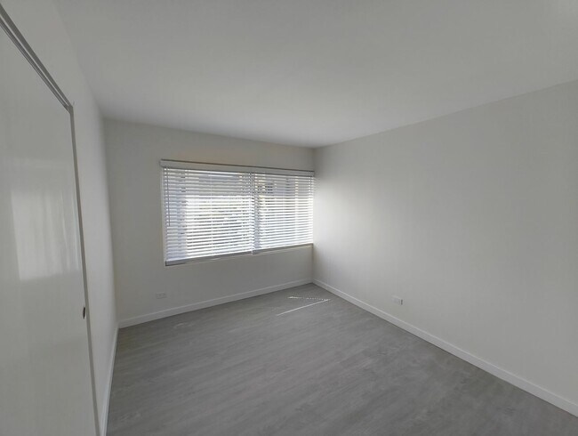 Building Photo - 2bd 2ba in Waikiki – Available Now!