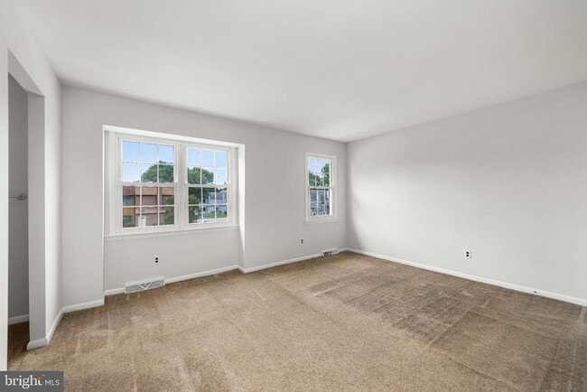 Building Photo - 132 E Green Valley Cir
