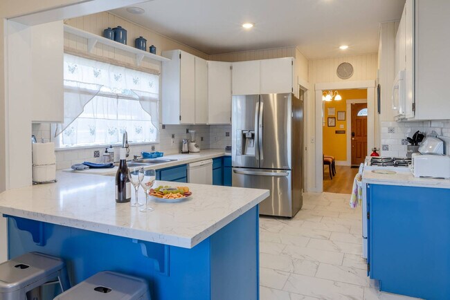 Building Photo - 640 S Columbia St