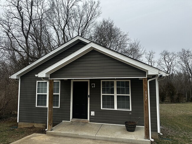 Primary Photo - 137 Hickman St