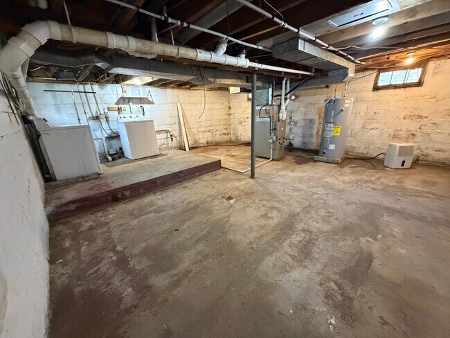 Building Photo - Charming 2 Bedroom Single-Family Home with Garage in Tomah