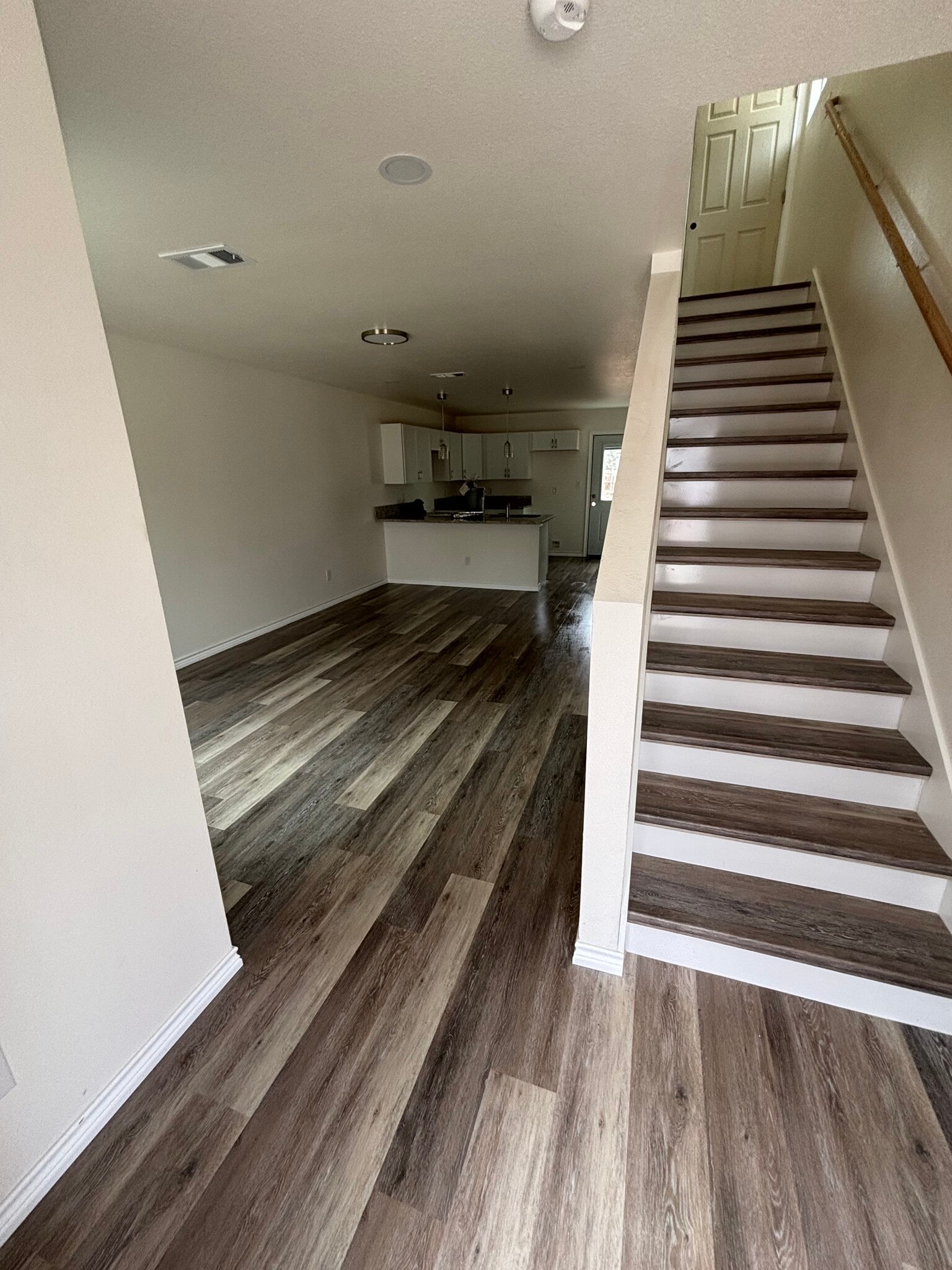 Building Photo - 925 River Rd