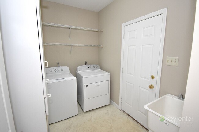 Building Photo - 5474 Grandview Ln