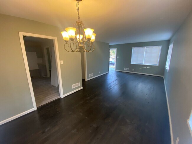 Building Photo - October Special!! Reduced Rent! Move In special- First Months Rent Free! Terms Apply! Call Today~