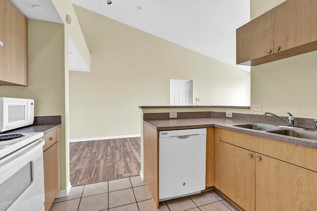 Building Photo - 521 Villa Cir