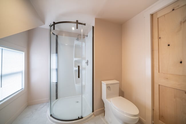 Building Photo - 714 Villa St