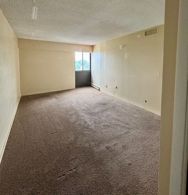 Building Photo - 1400 Millersport Hwy