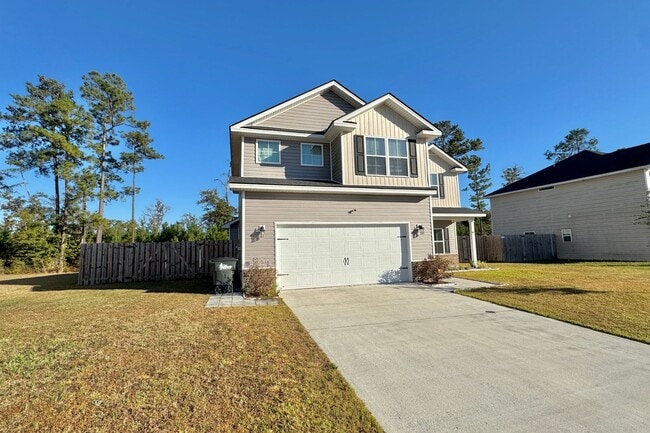 Building Photo - AVAILABLE EARLY DECEMBER (Small Pets Only)