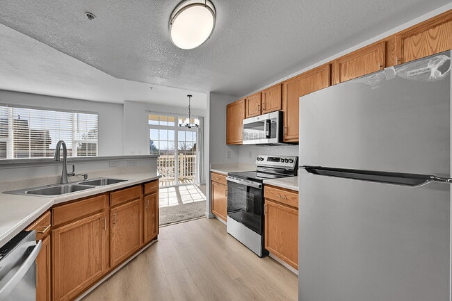 Building Photo - $1,900 - 2 Bed, 2 Bath Condo in Aurora with AC and In Unit Laundry!