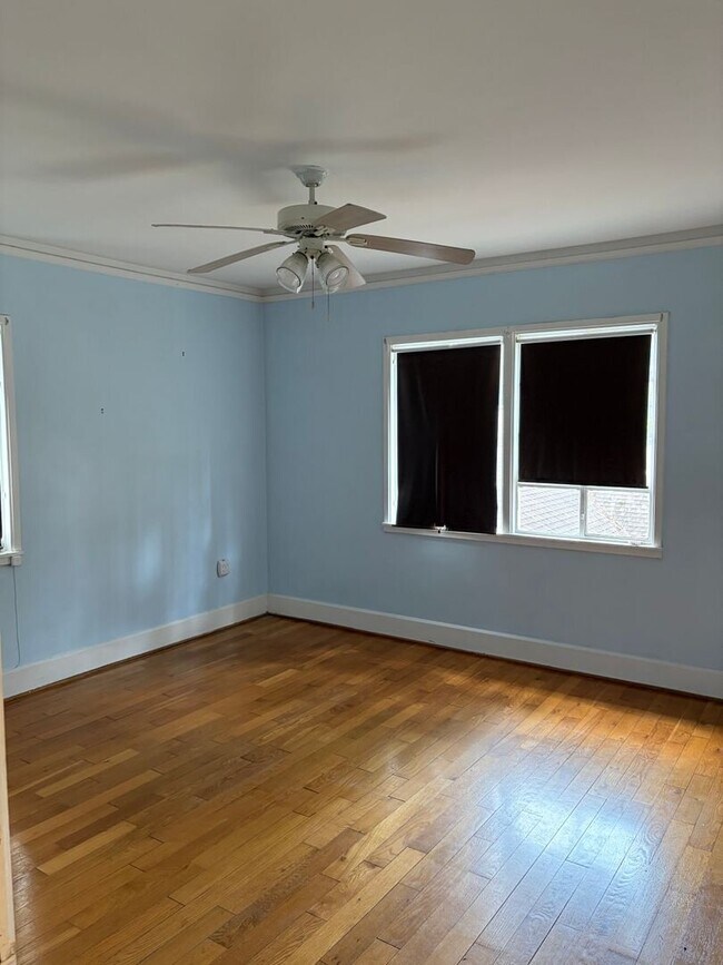 Building Photo - Cleveland Park - University Ridge Condo- 2 Bedroom 1 Bath