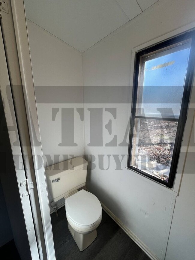 Building Photo - Cozy 2-bedroom, 1.5-bathroom home