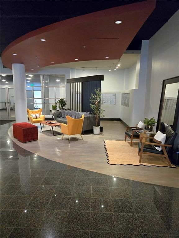 Building Photo - 115 W Peachtree Pl NW