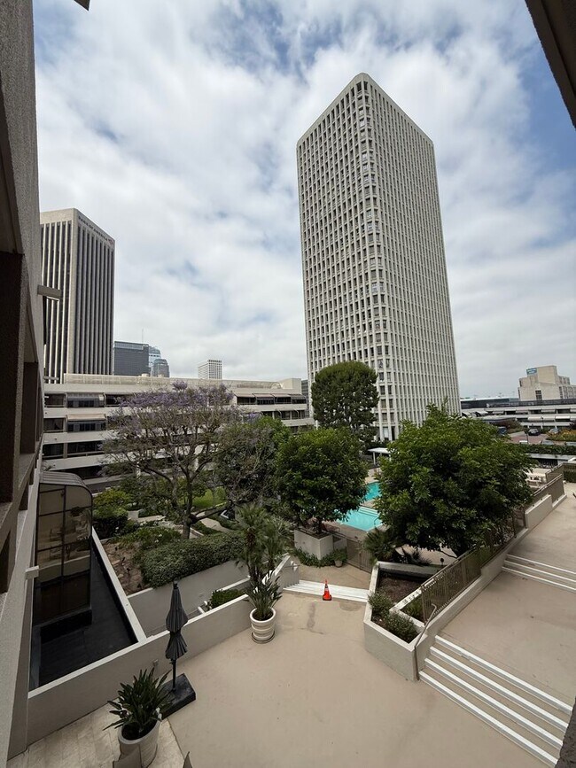 Building Photo - 2bed 2bath in Los Angeles