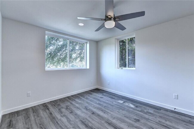 Building Photo - 6085 Glenridge Dr