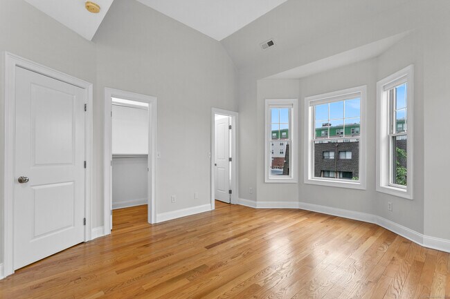 Building Photo - 14 1st St