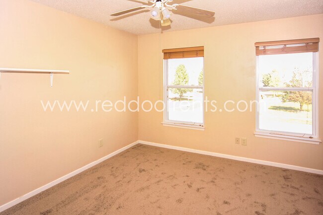 Building Photo - Franklin Township, 3 Bed, 2.5 Bath, Two St...