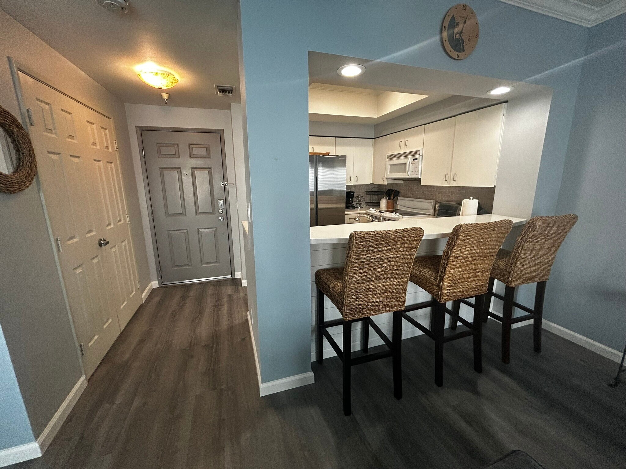 Entry/Kitchen - 655 Columbia St