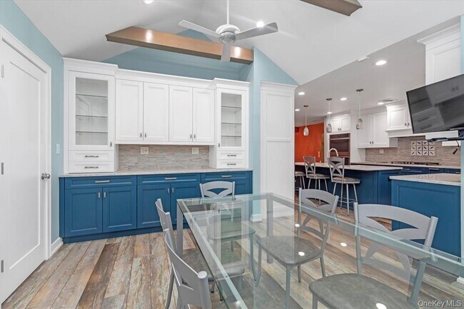 Building Photo - 709 Carlyle St