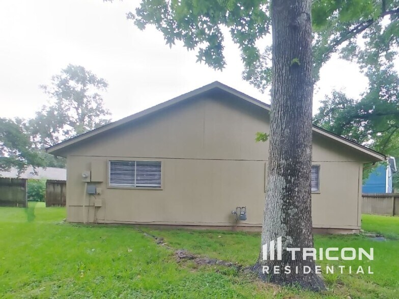 Building Photo - 3606 Hampstead Ct
