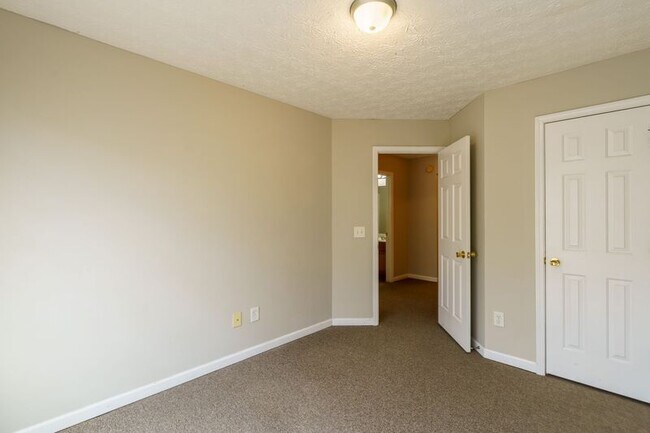 Building Photo - 321 Samuel Clemens Way