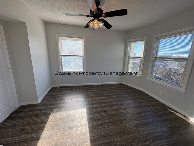 Building Photo - 21 Kenyon Ave