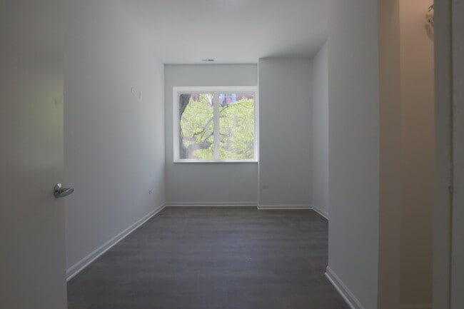 Building Photo - 2550 S Wabash Ave