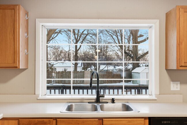 Building Photo - 3 Bedroom | 2 Bathroom | Nixa MO| Fenced Back Yard! | Nixa Schools!