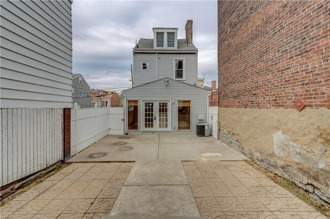 Building Photo - 5264 Dresden Wy