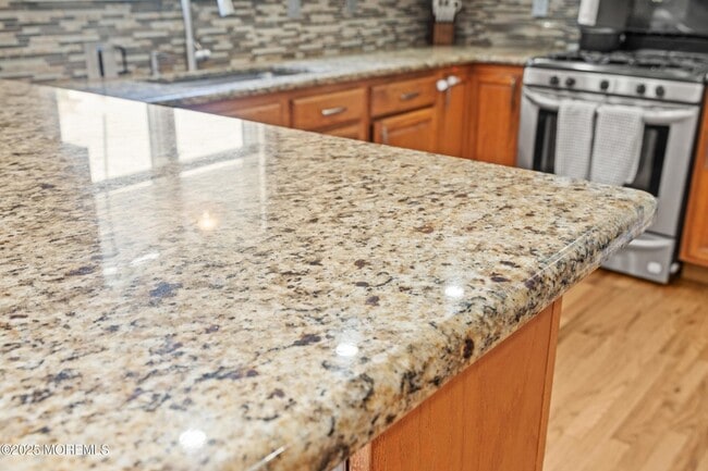 Building Photo - 7 Linden Ave