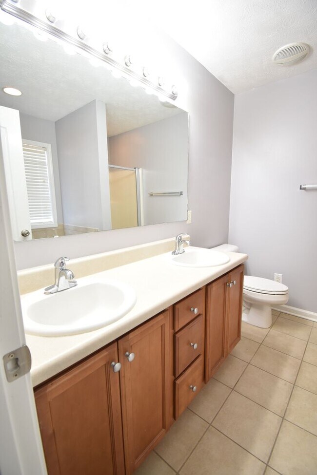 Building Photo - 4 Bedroom 2 Bathroom Coming Soon In Stonewall