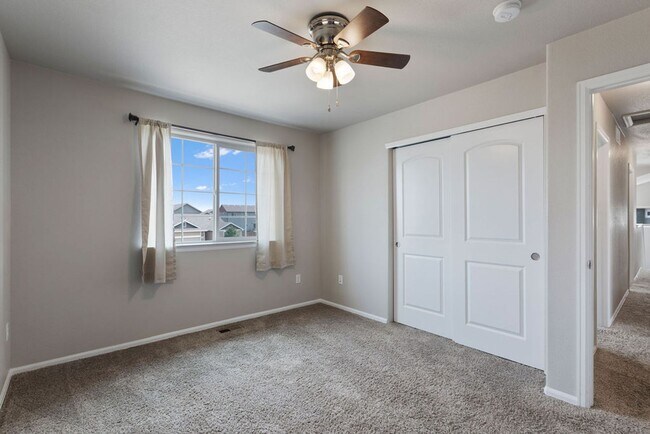 Building Photo - 3 Bedroom 2 1/2 Bath in Loveland