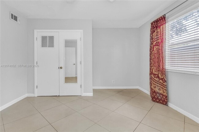 Building Photo - 2175 NE 56th St