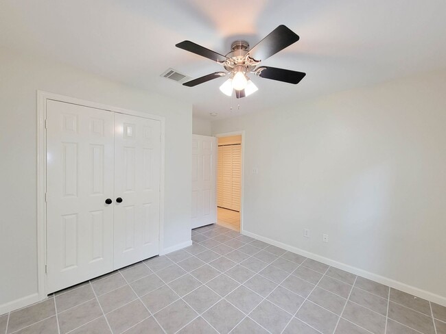 Building Photo - Beautiful Home with a Smart, Functional Floor Plan!