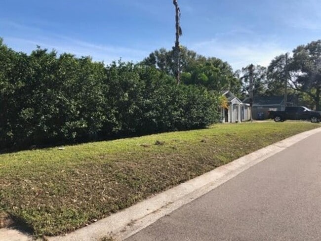 Building Photo - 4062 10th Ave N