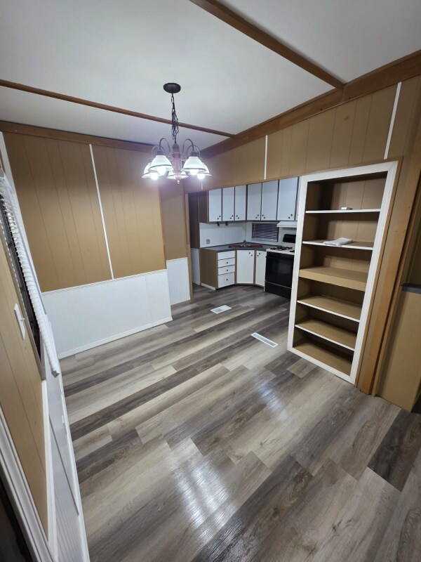 Building Photo - 905 W 37th Ave