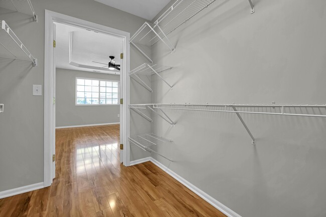 Building Photo - 206 Pioneer Cir