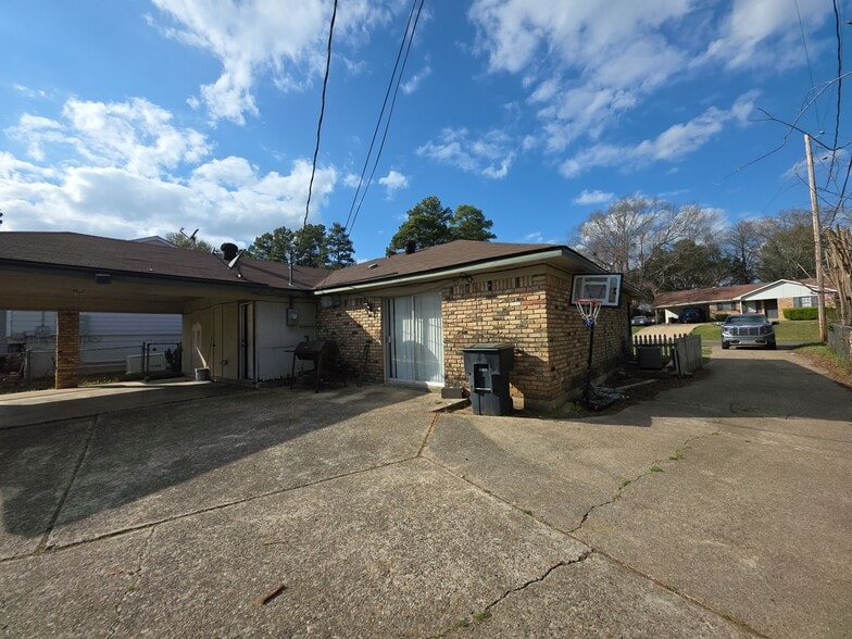 Building Photo - 2807 Jody Ln