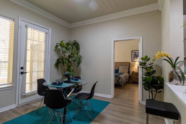 Building Photo - Get Up to 5 Weeks Free with Your New Lease
