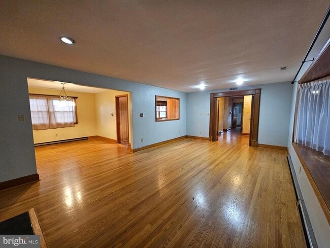 Building Photo - 615 Villa Ave