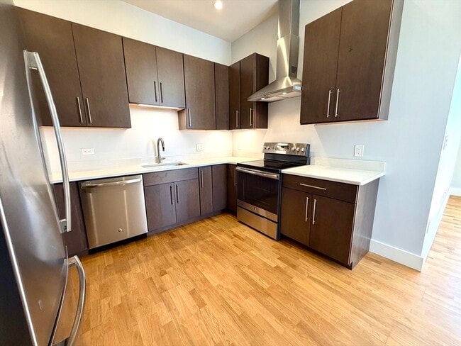 Building Photo - 13 W Central St