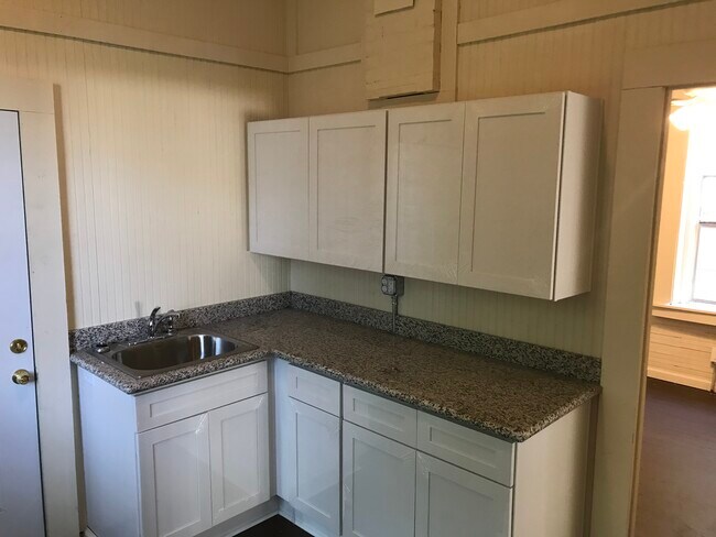 Building Photo - 719 N Madison