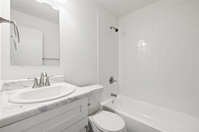 Building Photo - 9903 Roxanna Dr
