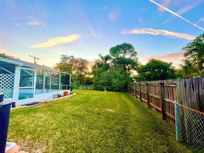 Building Photo - 1150 SW Jumper St