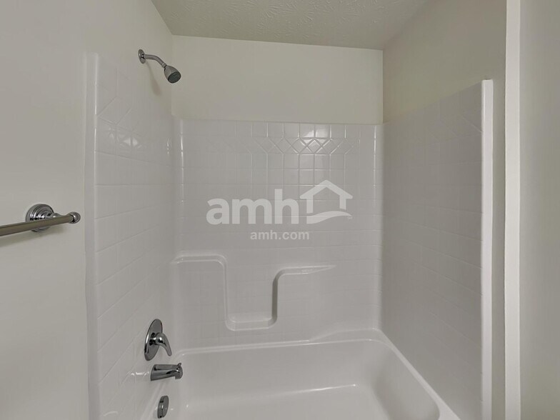 Building Photo - 62 Henderson Ln